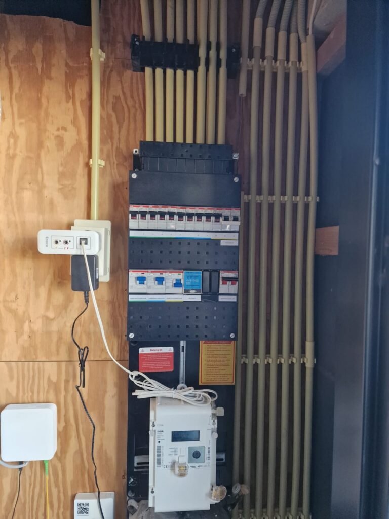 Elektricien Gorinchem van Nourklusbedrijf installeert en controleert meterkast